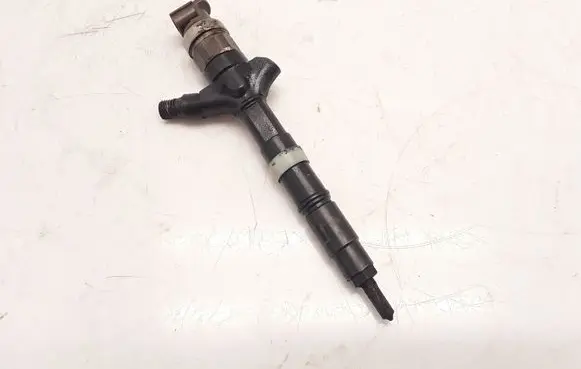 Toyota Corolla E120 E130 Fuel injector 236700G010