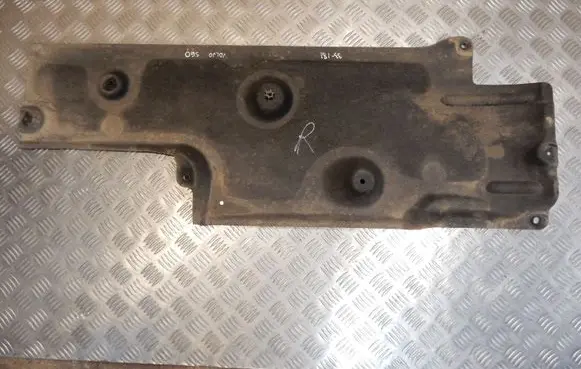 Center/middle under tray cover