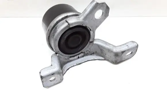 Volvo V70 Engine mount bracket 6G926F012DD 30671245