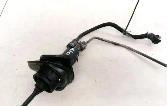 Mazda 3 I Clutch master cylinder