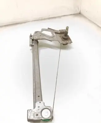 Rear door manual window regulator