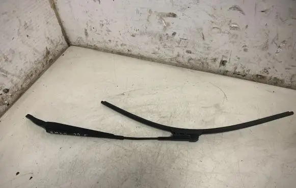 Volvo S60 Front wiper blade arm 30697573