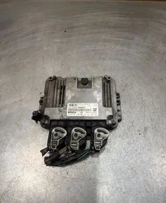 Ford Focus Engine control unit/module 6M5112A650NC 12A650NC 281011701