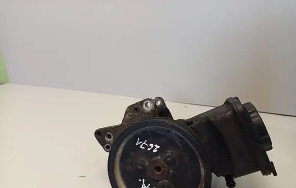 BMW 5 E60 E61 Power steering pump 7693974