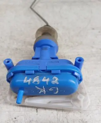 Audi 80 90 S2 B4 Central locking vacuum pump 893862123