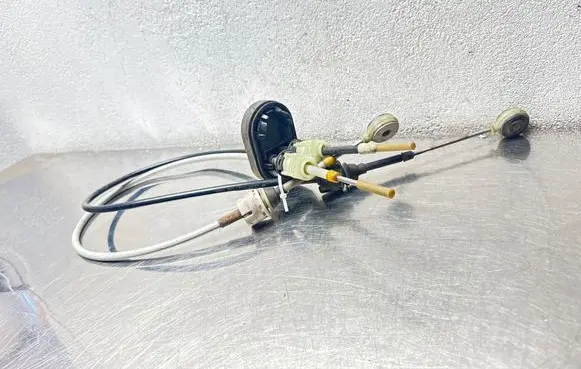 Opel Astra H Gear shift cable linkage 55560021