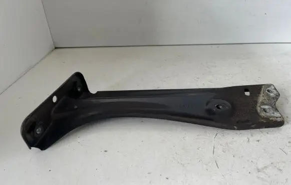 Skoda Octavia Mk3 (5E) Fender mounting bracket 1T0822141A 15117