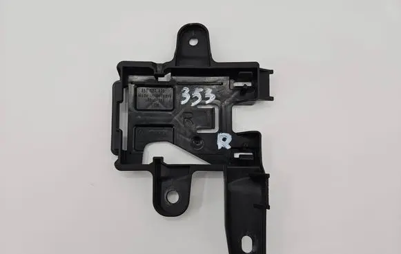 Audi A5 Distronic sensor bracket 8B3907470