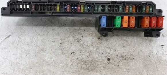 BMW 5 E60 E61 Fuse module 25613290
