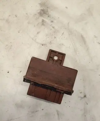 Peugeot 607 Fuel pump relay 240109