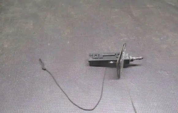 Volkswagen PASSAT CC Engine bonnet (hood) release handle 51801769