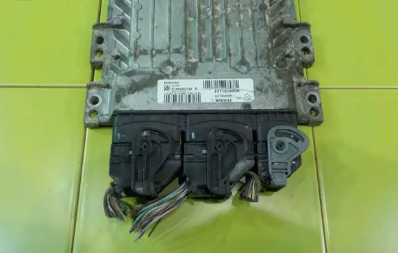 Renault Megane III Engine control unit/module 237101495R