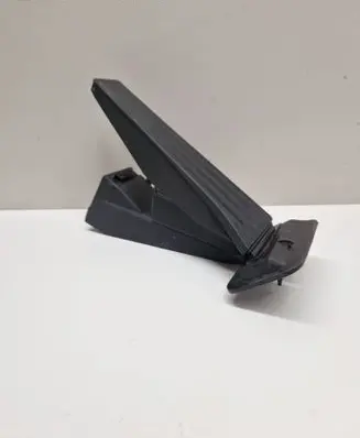 Accelerator throttle pedal