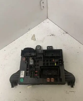 Opel Insignia A Fuse module 13277318