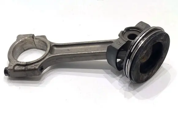 Renault Megane IV Piston with connecting rod 
