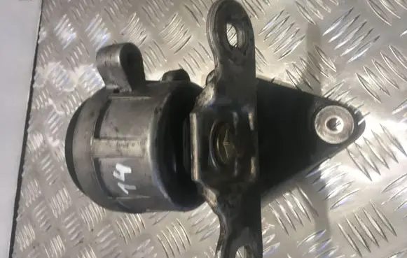 Ford Mondeo Mk III Engine mount bracket HL838M4 2S716F012A