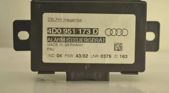 Audi A4 S4 B7 8E 8H Alarm control unit/module 4D0951173D