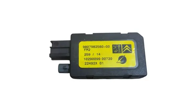 Citroen C4 II Picasso Aerial antenna amplifier 9807982580