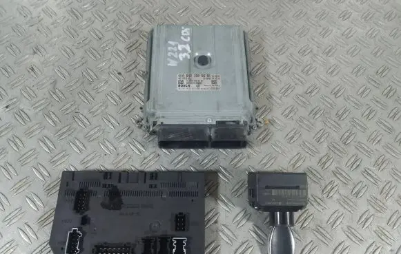 Mercedes-Benz S W221 Engine control unit/module A6421505691 1039S10254 0281013212