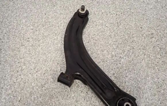 Nissan Note (E11) Rear suspension control arm 