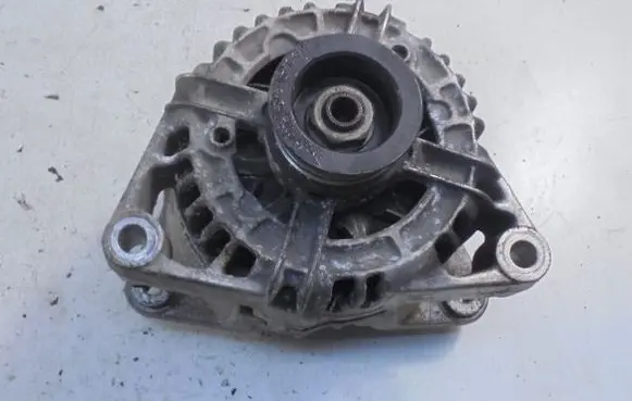 Opel Corsa C Generator/alternator 24437120