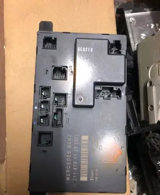 Mercedes-Benz E W211 Door control unit/module 2118701126 2038100011 5430353
