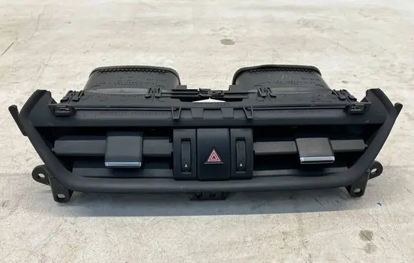 Toyota RAV 4 (XA50) Dash center air vent grill 