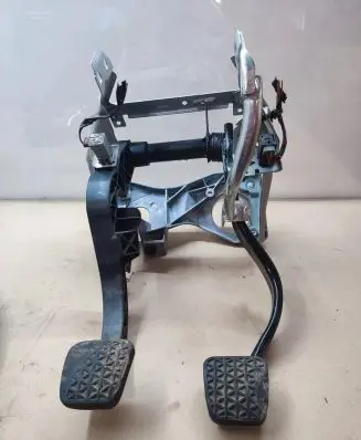 Opel Vectra C Pedal assembly 