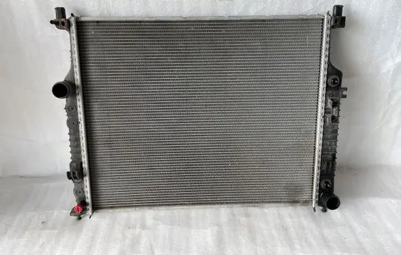 Mercedes-Benz R W251 Coolant radiator A2515000803