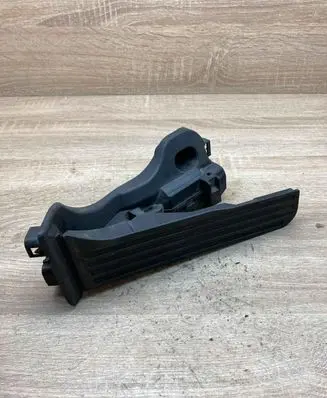 Volkswagen Golf SportWagen Accelerator throttle pedal 1K1721503L 6PV00860000