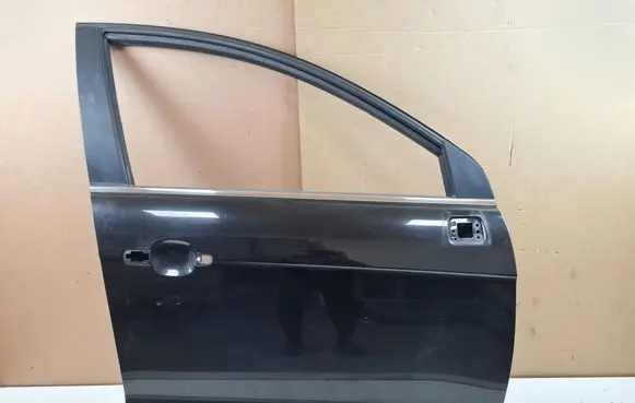 Chevrolet Captiva Front door
