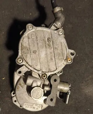 Volkswagen PASSAT B6 Timing chain cover 06f103530p