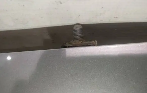 Toyota Yaris Tailgate/trunk/boot hinge
