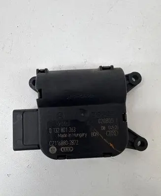 Volkswagen PASSAT B6 Air flap motor/actuator 0132801363 CZ1168802872