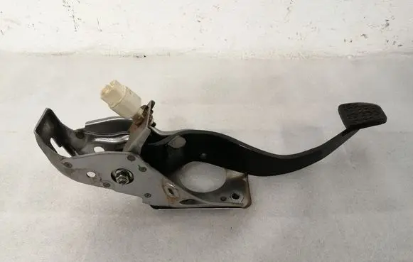 Toyota Corolla Verso AR10 Brake pedal 471010F010 551060F020