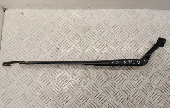 Toyota Auris 150 Front wiper blade arm 8521102181