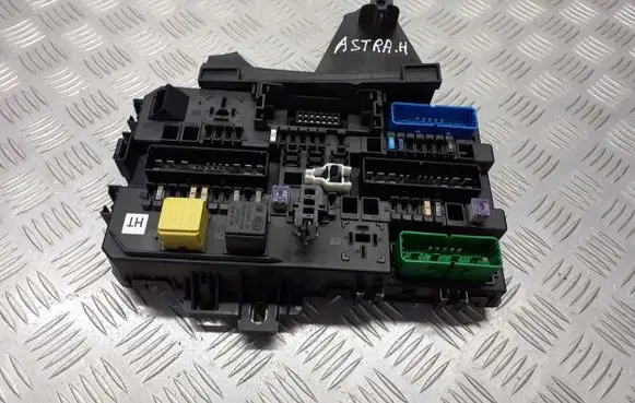 Opel Astra H Fuse box cover 13115937