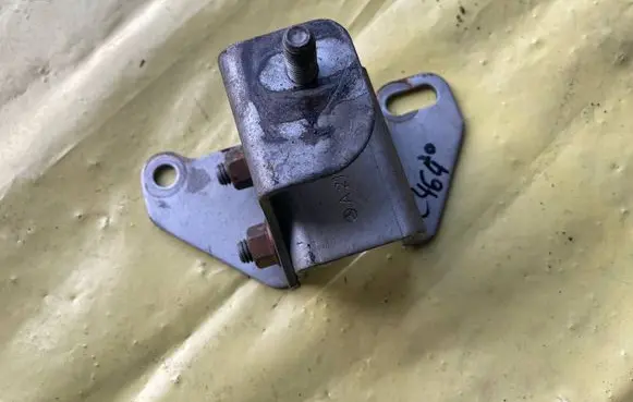 Mercedes-Benz C AMG W204 Power steering pump mounting bracket A2114910041