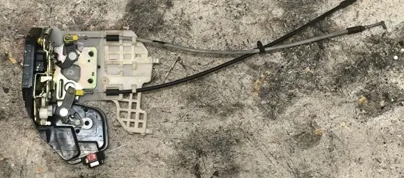 KIA Opirus Front door lock