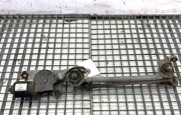 Mitsubishi Colt Front wiper linkage and motor 8250A153