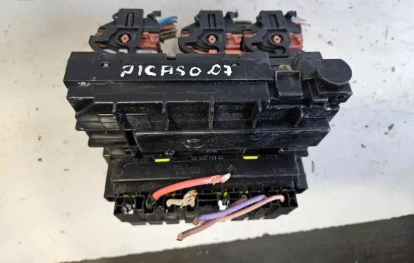 Citroen C4 I Picasso BSM Control unit 9661708080 12587227