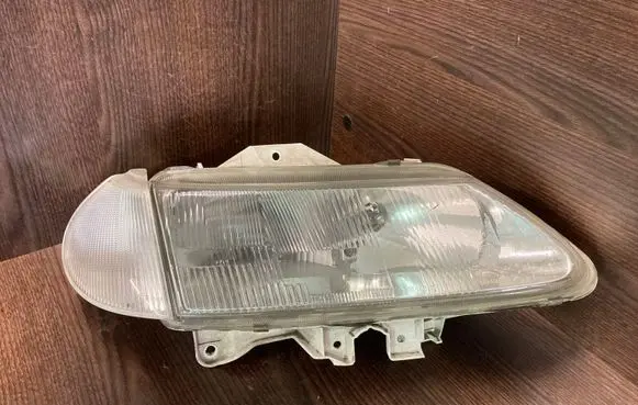 Renault Laguna I Headlight/headlamp 7700820119