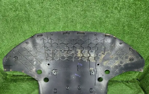 Tesla Model S Front bumper lip 105637600C