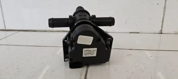 Ford Focus Water pump CV6818495AB R050N