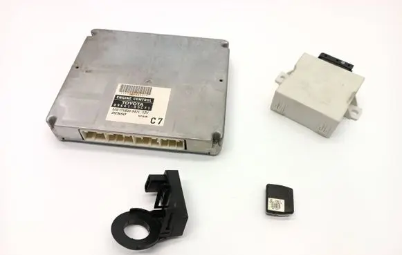 Toyota Avensis T250 Engine ECU kit and lock set 8966105C71 MB1758009411