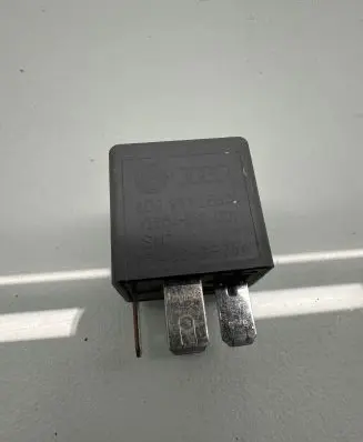 Volkswagen Golf VI Other relay 8D0951253A PA66GF25 V23134B52X301