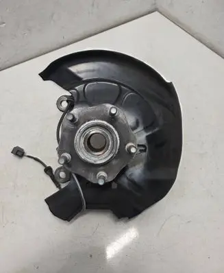 Nissan X-Trail T32 Front wheel hub 