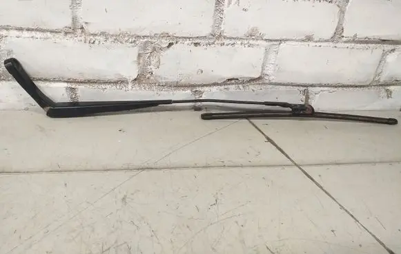 Volkswagen PASSAT B6 Front wiper blade arm 3C1955410B