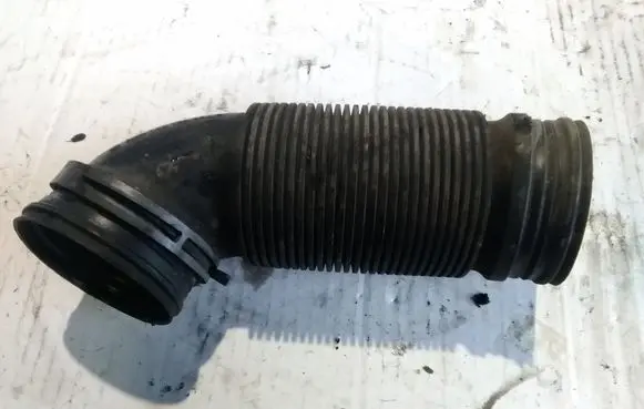 Volkswagen Golf V Air intake hose/pipe 1K0129684B