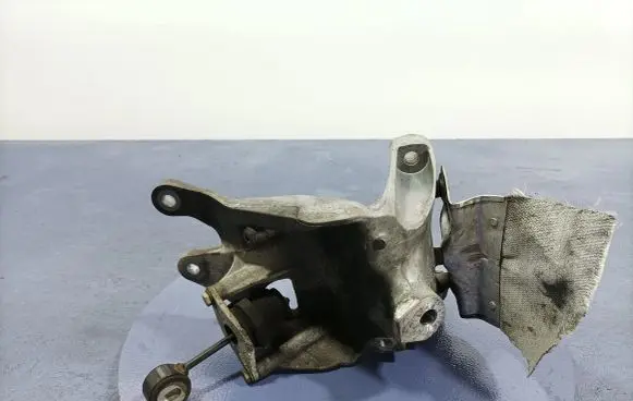Engine mount vacuum valve